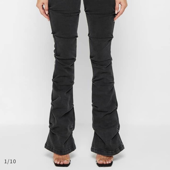 NWT🏷Tacked Denim Flared Jeans
Washed Black🐃 - Picture 7 of 11